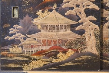 和製アンティーク　時代物　山水風景を高蒔絵で描いた風格漂う飾り棚　(R-091164)