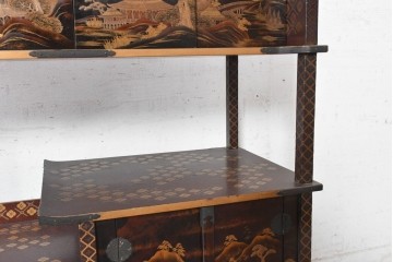 和製アンティーク　時代物　山水風景を高蒔絵で描いた風格漂う飾り棚　(R-091164)