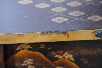 和製アンティーク　時代物　山水風景を高蒔絵で描いた風格漂う飾り棚　(R-091164)