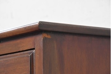 イギリスアンティーク　1920年頃　マホガニー材　ドロップハンドルが可愛らしいチェスト　(R-091165)