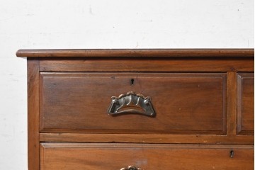 イギリスアンティーク　1920年頃　マホガニー材　ドロップハンドルが可愛らしいチェスト　(R-091165)