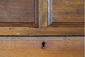 イギリスアンティーク　1920年頃　マホガニー材　ドロップハンドルが可愛らしいチェスト　(R-091165)