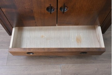 中古　美品　職人手作り　丸形の引手が特徴の和モダンなサイドボード　定価約26万円　(R-091166)