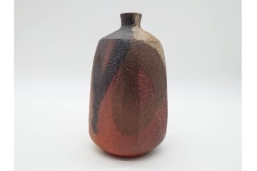 山本出　備前焼　出彩叩込　高さ約18cm　落ち着いた佇まいの一輪花入　共箱付き　(R-091167)