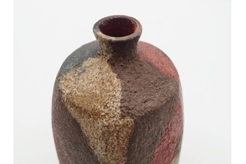 山本出　備前焼　出彩叩込　高さ約18cm　落ち着いた佇まいの一輪花入　共箱付き　(R-091167)