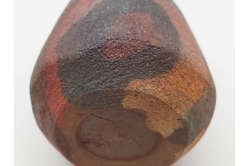 山本出　備前焼　出彩叩込　高さ約18cm　落ち着いた佇まいの一輪花入　共箱付き　(R-091167)