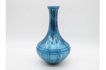 古川拓郎　高さ約26cm　鮮やかな青と流れるような線文様が美しい釉裏白金彩瓶　共箱付き　(R-091168)