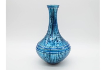 古川拓郎　高さ約26cm　鮮やかな青と流れるような線文様が美しい釉裏白金彩瓶　共箱付き　(R-091168)