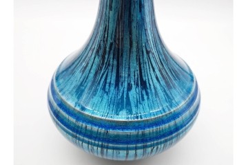 古川拓郎　高さ約26cm　鮮やかな青と流れるような線文様が美しい釉裏白金彩瓶　共箱付き　(R-091168)