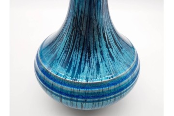 古川拓郎　高さ約26cm　鮮やかな青と流れるような線文様が美しい釉裏白金彩瓶　共箱付き　(R-091168)