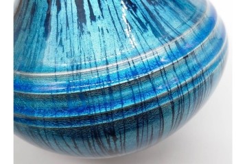 古川拓郎　高さ約26cm　鮮やかな青と流れるような線文様が美しい釉裏白金彩瓶　共箱付き　(R-091168)