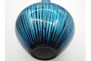 古川拓郎　高さ約26cm　鮮やかな青と流れるような線文様が美しい釉裏白金彩瓶　共箱付き　(R-091168)