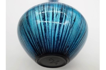 古川拓郎　高さ約26cm　鮮やかな青と流れるような線文様が美しい釉裏白金彩瓶　共箱付き　(R-091168)