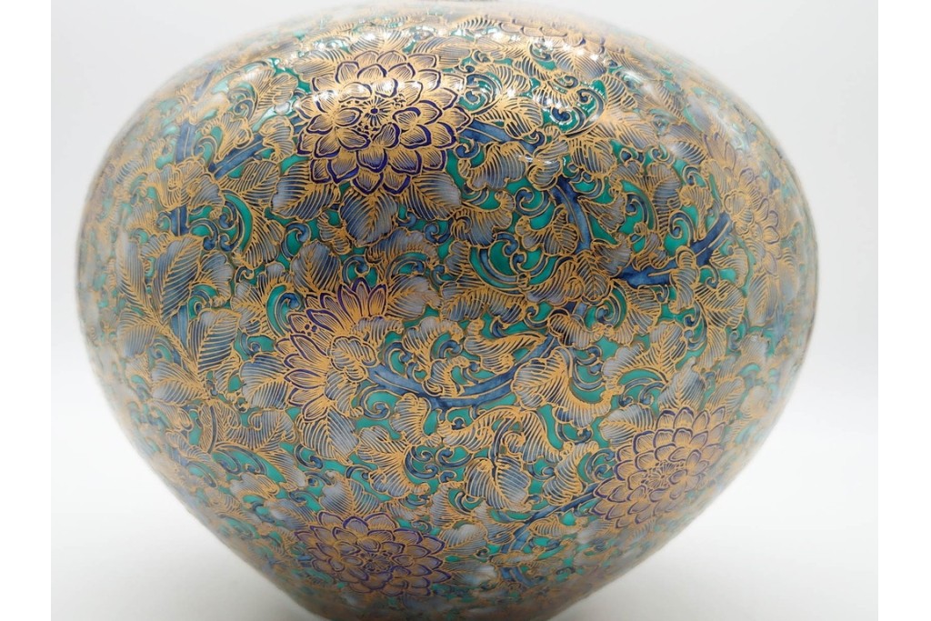 葉山有樹　金彩緑菊花文が見事な壷　共箱付き　(R-091171)