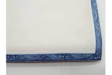 村上玄輝陶房　村上俊彦　有田焼　波上鶴絵図が優美に広がる皿　共箱付き　(R-091172)