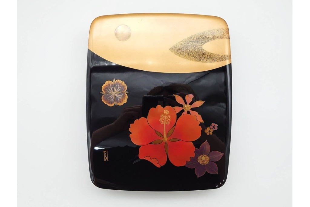 桜井一良　輪島塗　木製漆器　蒔絵で華文が描かれたあでやかな硯箱　共箱付き　(R-091173)