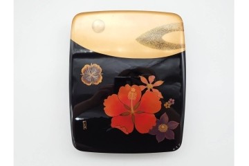 桜井一良　輪島塗　木製漆器　蒔絵で華文が描かれたあでやかな硯箱　共箱付き　(R-091173)