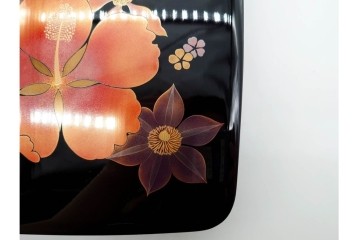 桜井一良　輪島塗　木製漆器　蒔絵で華文が描かれたあでやかな硯箱　共箱付き　(R-091173)