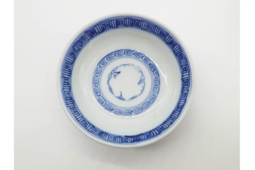 江戸期　古伊万里　1点に在銘(太明成化年製)　松竹梅文・宝珠飛龍文　盃洗・蓋付き茶碗・中皿2点の染付和食器セット　(R-091174)
