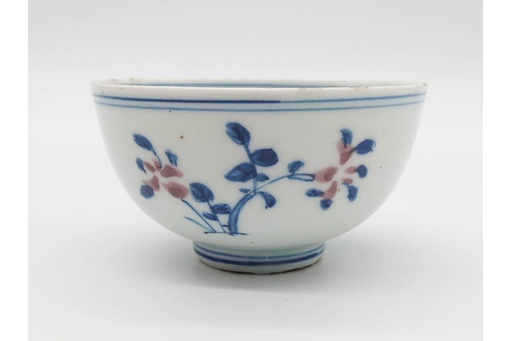 中国　古玩　大明成化年製　染付・浅紅釉　草花文を描いた茶呑茶碗5点セット　外箱付き　(R-091175)