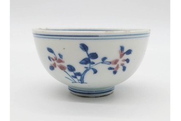 中国　古玩　大明成化年製　染付・浅紅釉　草花文を描いた茶呑茶碗5点セット　外箱付き　(R-091175)