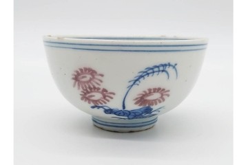 中国　古玩　大明成化年製　染付・浅紅釉　草花文を描いた茶呑茶碗5点セット　外箱付き　(R-091175)