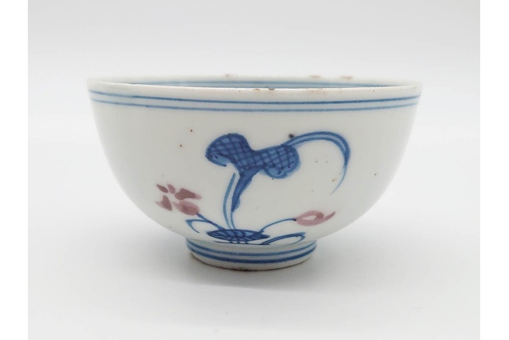 中国　古玩　大明成化年製　染付・浅紅釉　草花文を描いた茶呑茶碗5点セット　外箱付き　(R-091175)