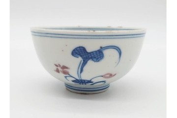 中国　古玩　大明成化年製　染付・浅紅釉　草花文を描いた茶呑茶碗5点セット　外箱付き　(R-091175)