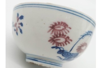 中国　古玩　大明成化年製　染付・浅紅釉　草花文を描いた茶呑茶碗5点セット　外箱付き　(R-091175)