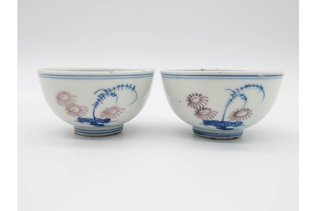 中国　古玩　大明成化年製　染付・浅紅釉　草花文を描いた茶呑茶碗5点セット　外箱付き　(R-091175)