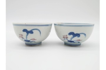 中国　古玩　大明成化年製　染付・浅紅釉　草花文を描いた茶呑茶碗5点セット　外箱付き　(R-091175)