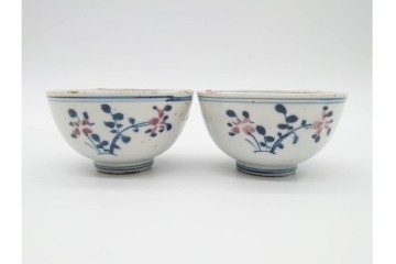 中国　古玩　大明成化年製　染付・浅紅釉　草花文を描いた茶呑茶碗5点セット　外箱付き　(R-091175)