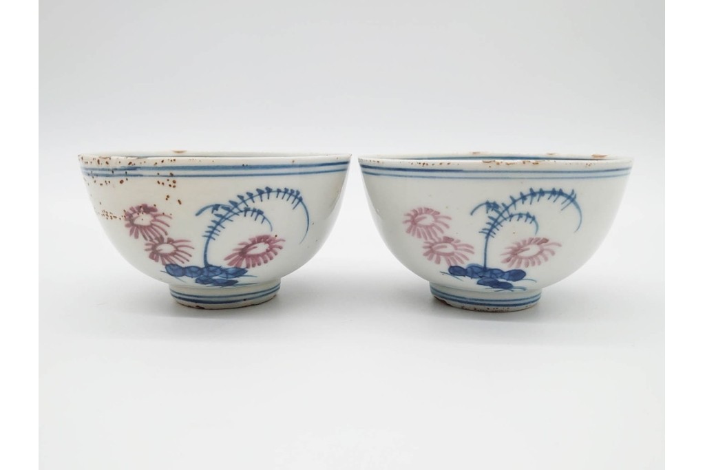 中国　古玩　大明成化年製　染付・浅紅釉　草花文を描いた茶呑茶碗5点セット　外箱付き　(R-091175)