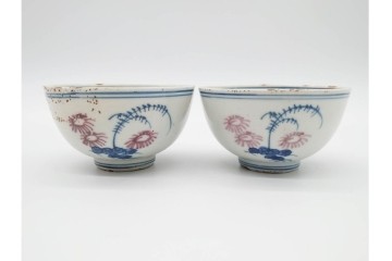 中国　古玩　大明成化年製　染付・浅紅釉　草花文を描いた茶呑茶碗5点セット　外箱付き　(R-091175)