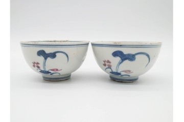 中国　古玩　大明成化年製　染付・浅紅釉　草花文を描いた茶呑茶碗5点セット　外箱付き　(R-091175)