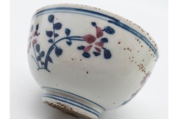 中国　古玩　大明成化年製　染付・浅紅釉　草花文を描いた茶呑茶碗5点セット　外箱付き　(R-091175)