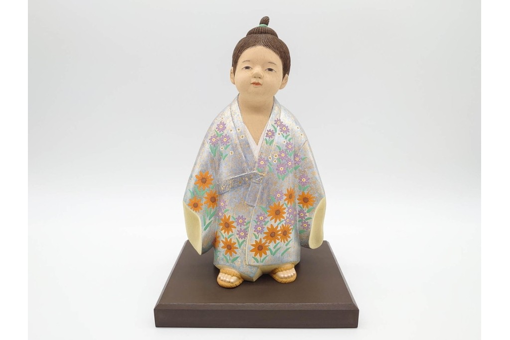 向吉悠睦　木彫彩色　「夢童子」　華やかな着物とあどけない表情が目を引く人形　ガラスケース付き　(R-091180)
