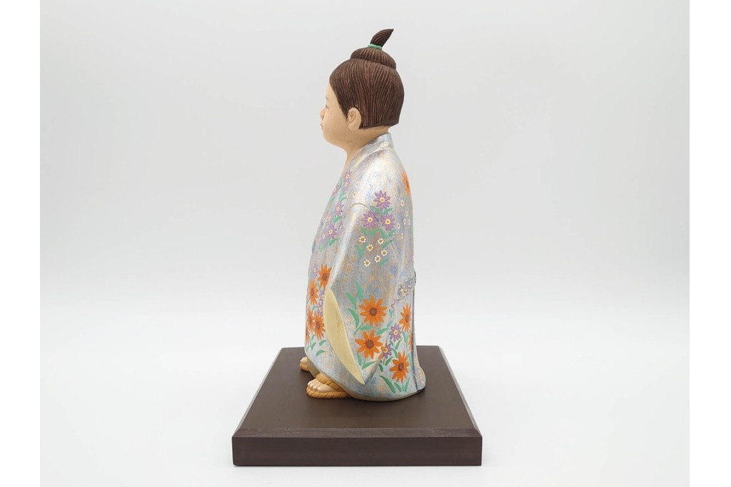 向吉悠睦　木彫彩色　「夢童子」　華やかな着物とあどけない表情が目を引く人形　ガラスケース付き　(R-091180)
