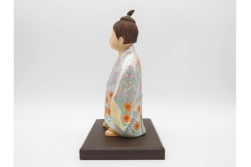 向吉悠睦　木彫彩色　「夢童子」　華やかな着物とあどけない表情が目を引く人形　ガラスケース付き　(R-091180)