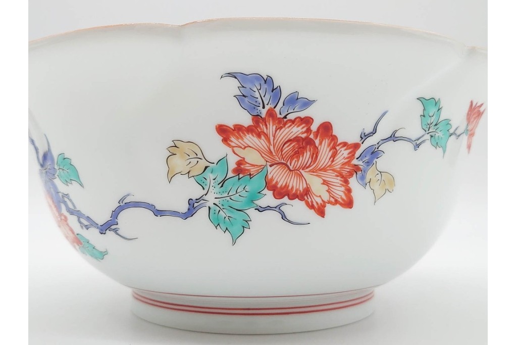 十三代 酒井田柿右衛門　有田焼　錦　牡丹文を描いた上品な菓子器　共箱付き　(R-091186)
