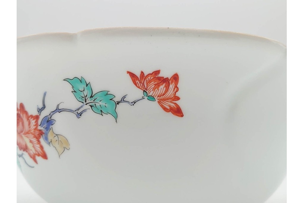 十三代 酒井田柿右衛門　有田焼　錦　牡丹文を描いた上品な菓子器　共箱付き　(R-091186)