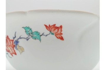 十三代 酒井田柿右衛門　有田焼　錦　牡丹文を描いた上品な菓子器　共箱付き　(R-091186)