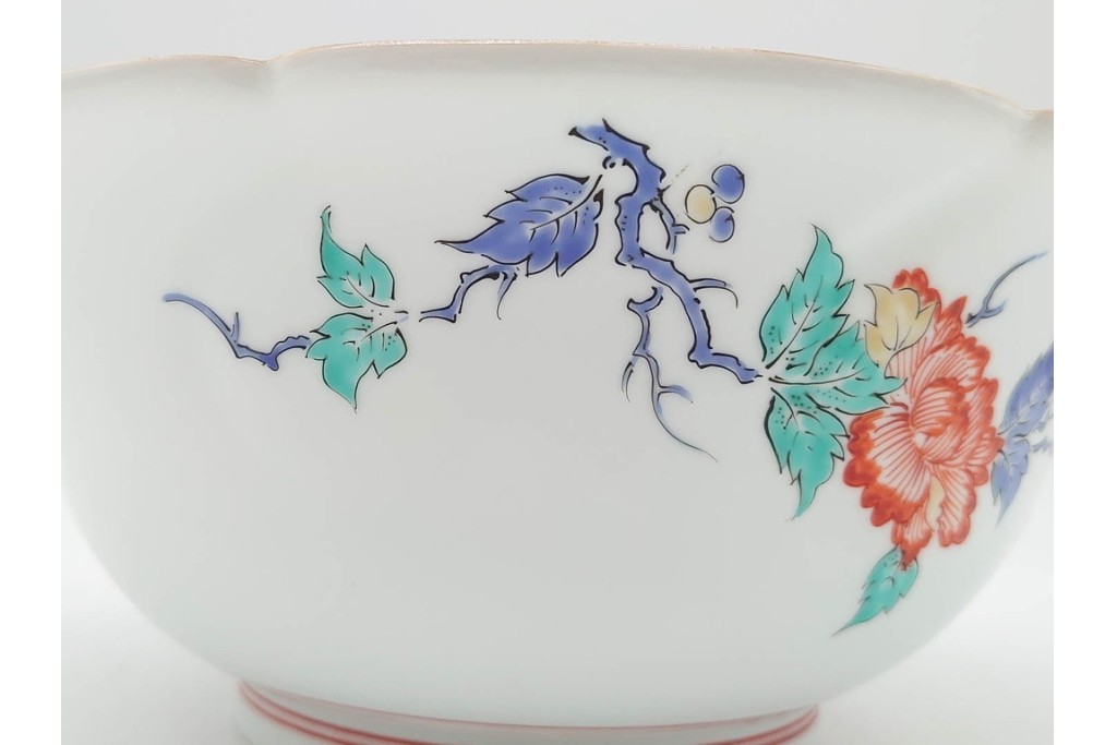 十三代 酒井田柿右衛門　有田焼　錦　牡丹文を描いた上品な菓子器　共箱付き　(R-091186)