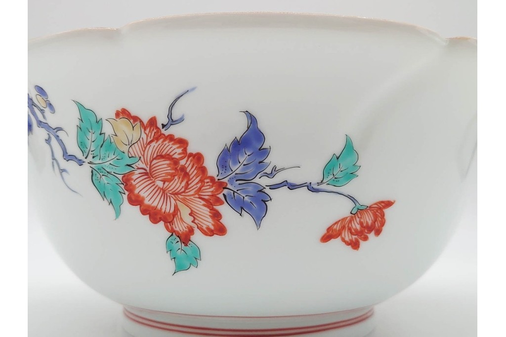 十三代 酒井田柿右衛門　有田焼　錦　牡丹文を描いた上品な菓子器　共箱付き　(R-091186)