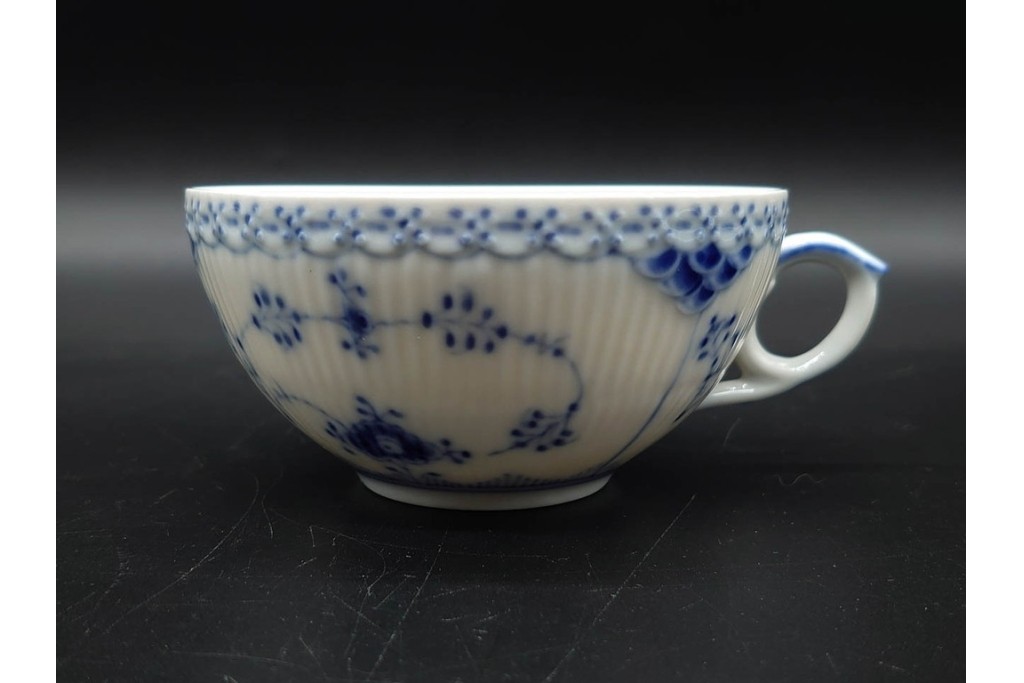 デンマーク製　ROYAL COPENHAGEN(ロイヤルコペンハーゲン)　ブルーフルーテッド　ハーフレース　ティーカップ&ソーサー6客セット　定価(6客合計)17万8200円　(R-091190)