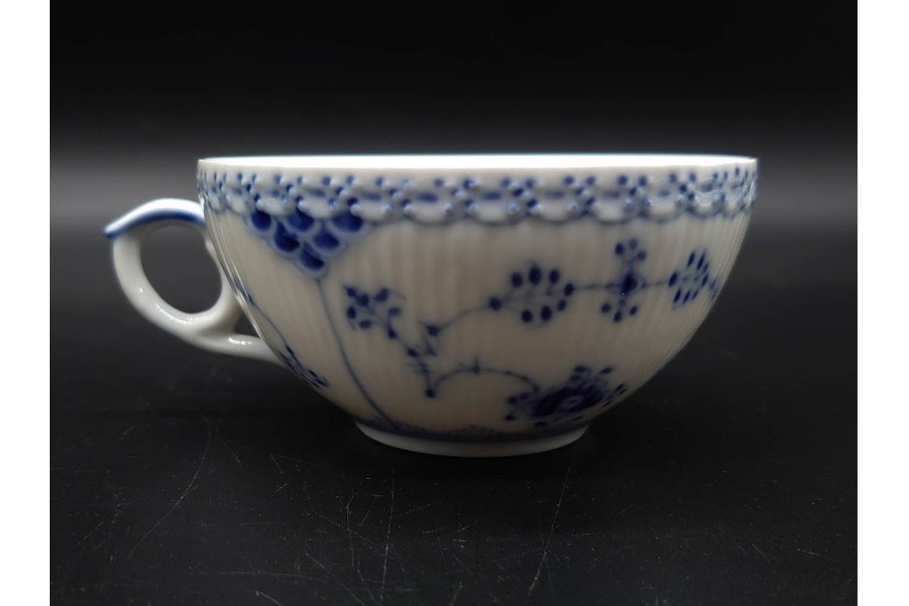 デンマーク製　ROYAL COPENHAGEN(ロイヤルコペンハーゲン)　ブルーフルーテッド　ハーフレース　ティーカップ&ソーサー6客セット　定価(6客合計)17万8200円　(R-091190)