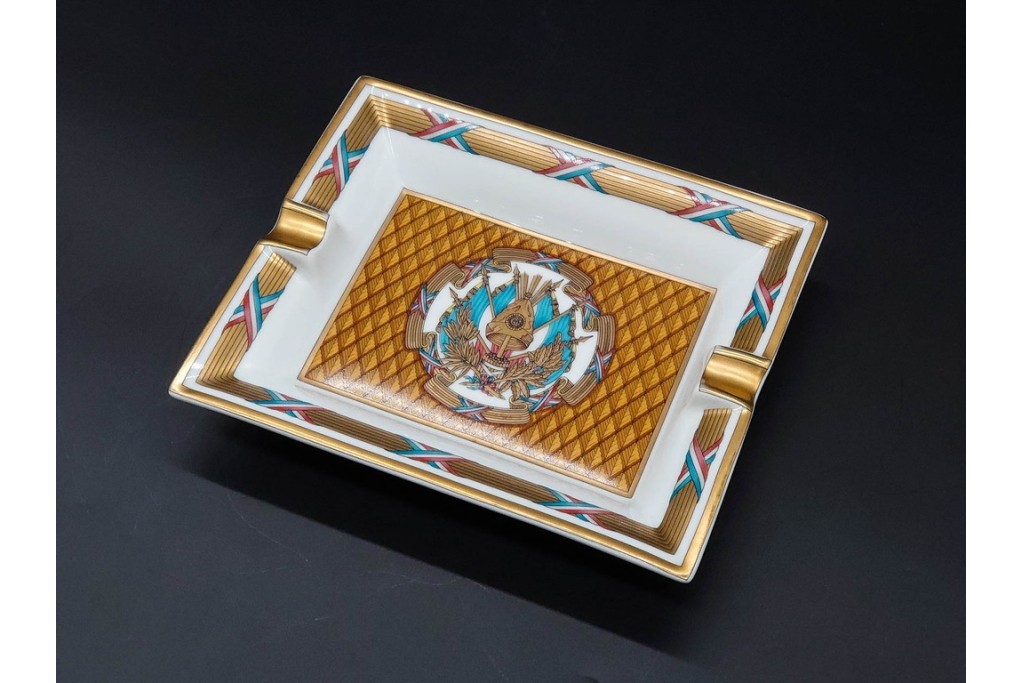 フランス　HERMES(エルメス)　珍しい柄!　気品漂うアッシュトレイ　(R-091192)