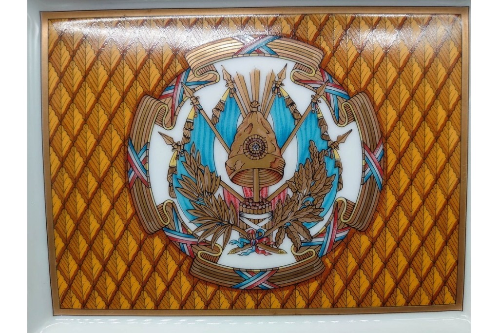 フランス　HERMES(エルメス)　珍しい柄!　気品漂うアッシュトレイ　(R-091192)