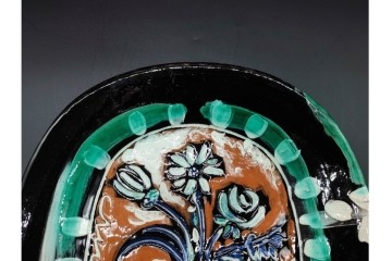 フランス　マドゥーラ工房(Madoura)制作　パブロ・ピカソ　「Bouquet」　花と花瓶を大胆に描いた絵皿　(R-091193)