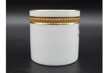 大倉陶園(OKURA/OAC)　碗皿ごよみ12ヶ月　松(睦月)　伸びやかな松葉文と金彩が目を引くカップ&ソーサー　外箱付き　(R-091195)